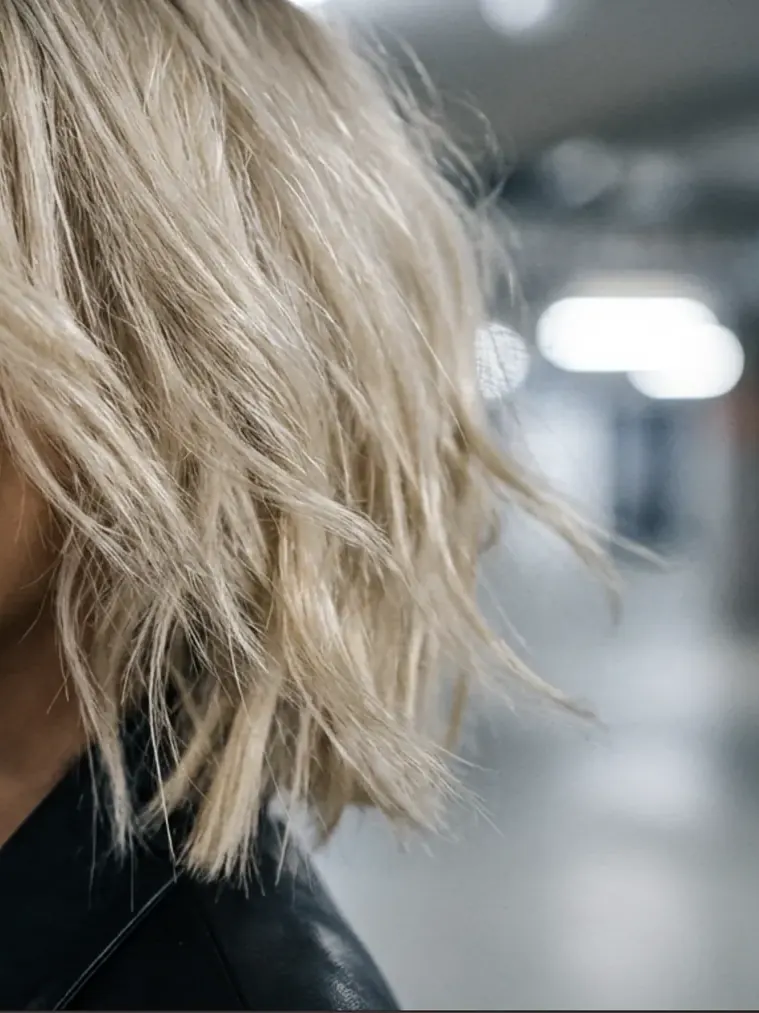 Platinum Bob Wellen Texture Detail - Wildwuchs Friseur Linz Lookbook